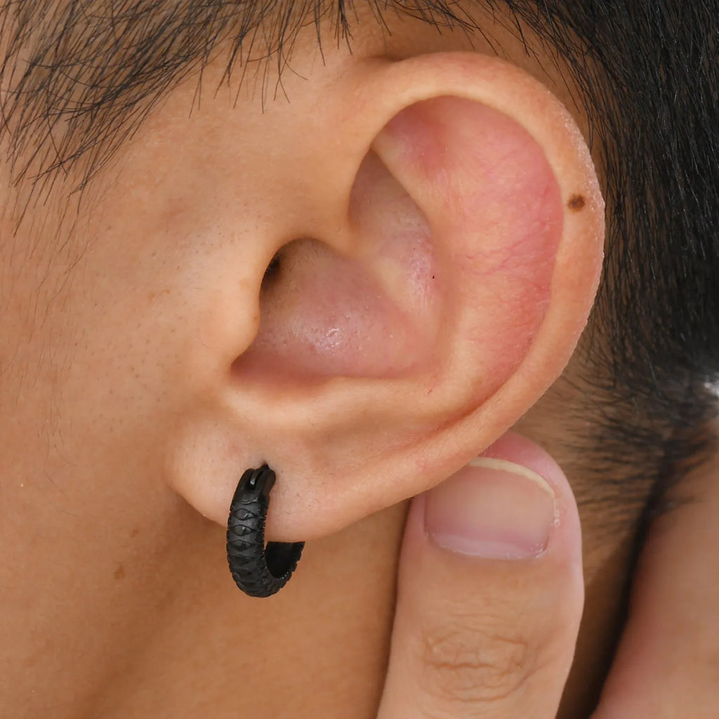 Stainless steel snake pattern hip hop ear rings in black and gold minimalist design
