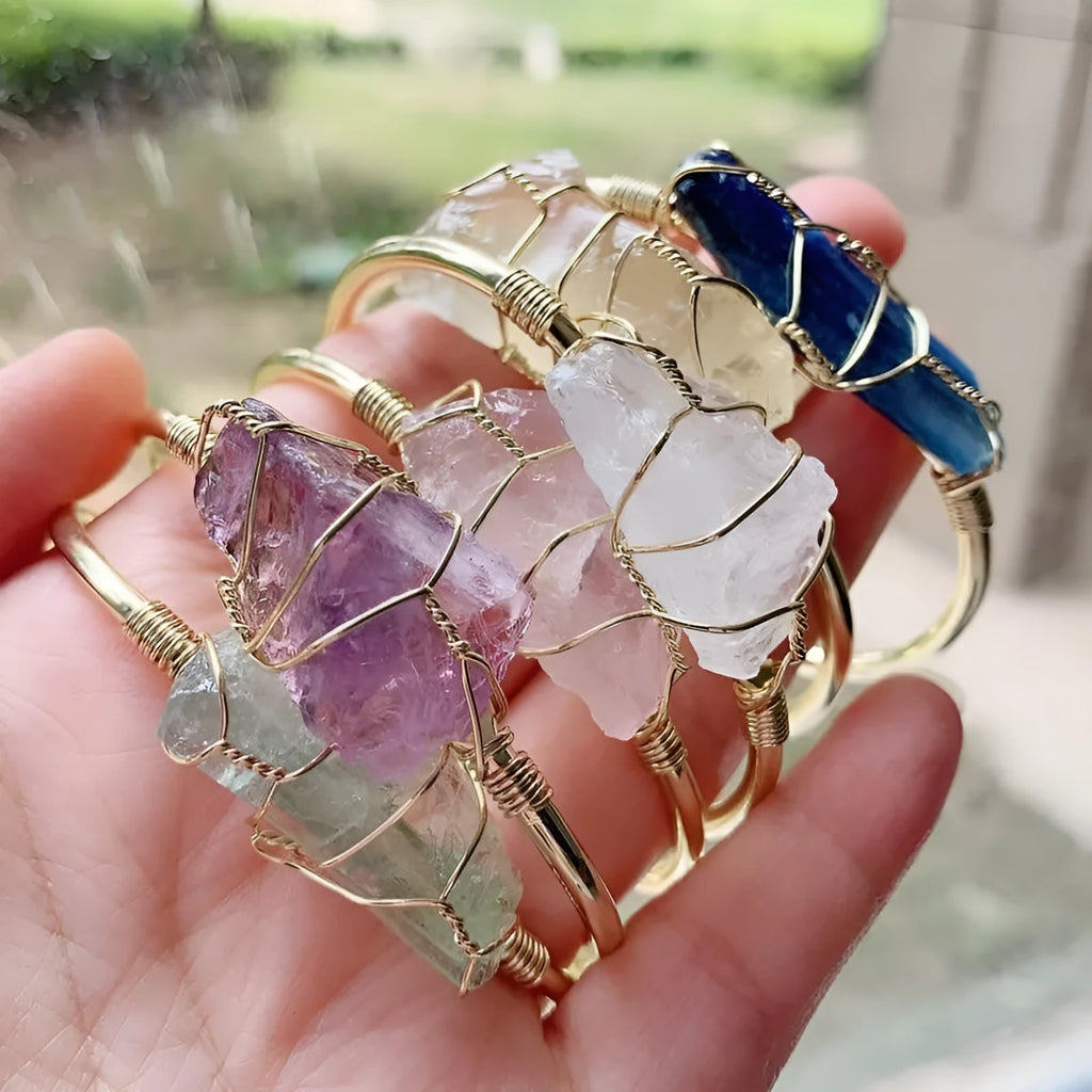 Unshaped natural crystal rough stone bracelet with gold winding and mixed colors in bohemian style