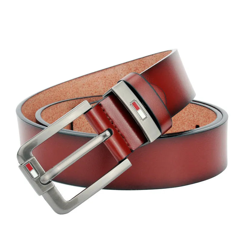 Men's retro pin buckle belt in imitation leather with alloy D buckle, black colour on plain background