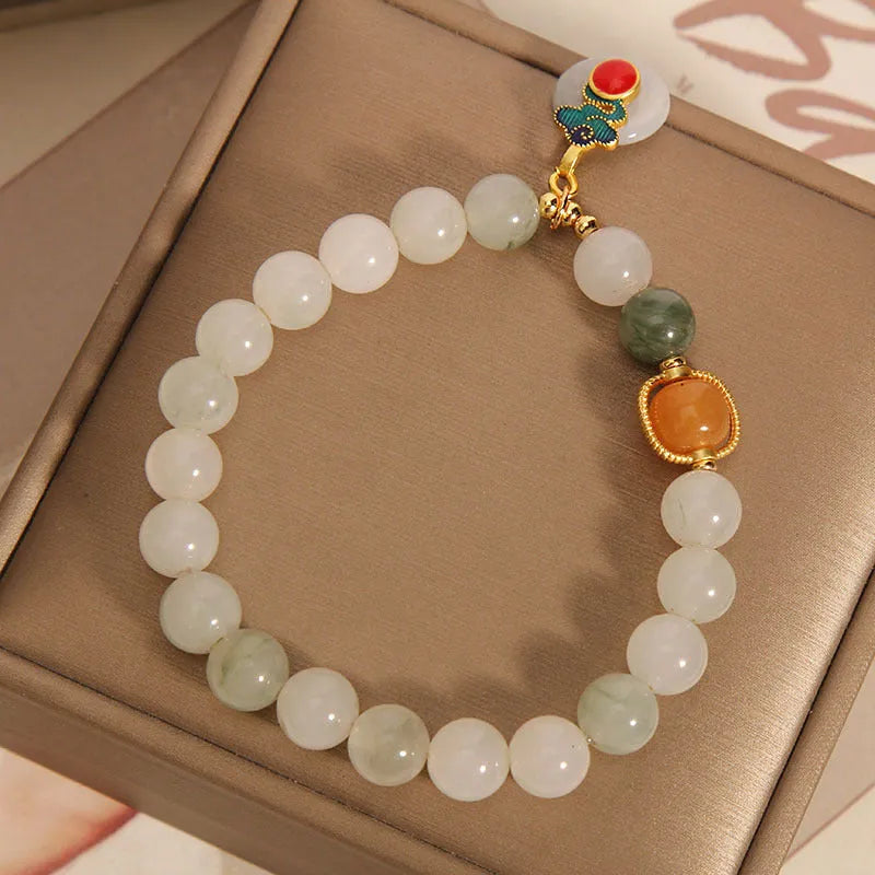 Ice jade crystal bracelet for women with pearl details and a peace jade buckle.