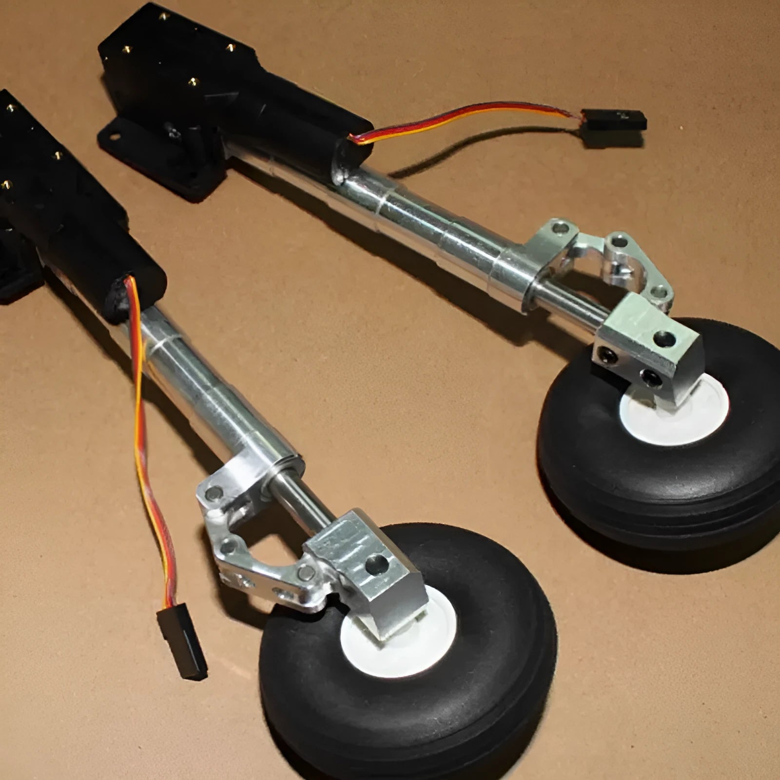 Retractable alloy landing gear with shock-absorbing system and multiple wheel size options