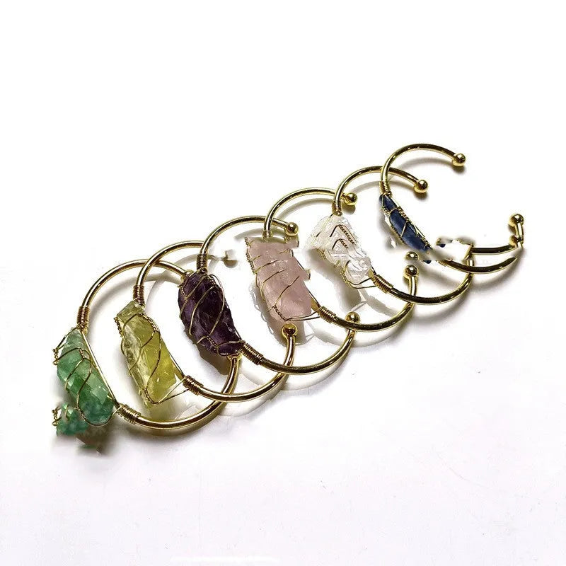 Unshaped natural crystal rough stone bracelet with gold winding and mixed colors in bohemian style