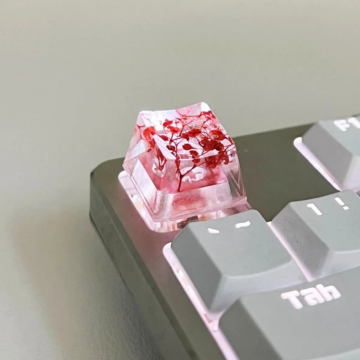 Transparent resin starry sky keycap for mechanical keyboards in green, measuring 1.8cm by 1.2cm.