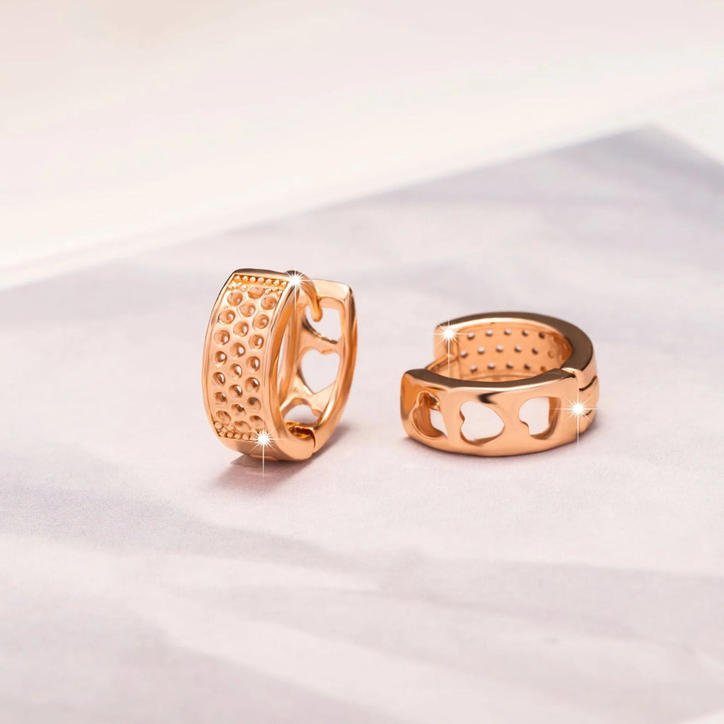 Rose gold hollowed out heart earrings with three circular cut-outs inside, circular shape, fresh sweet style.