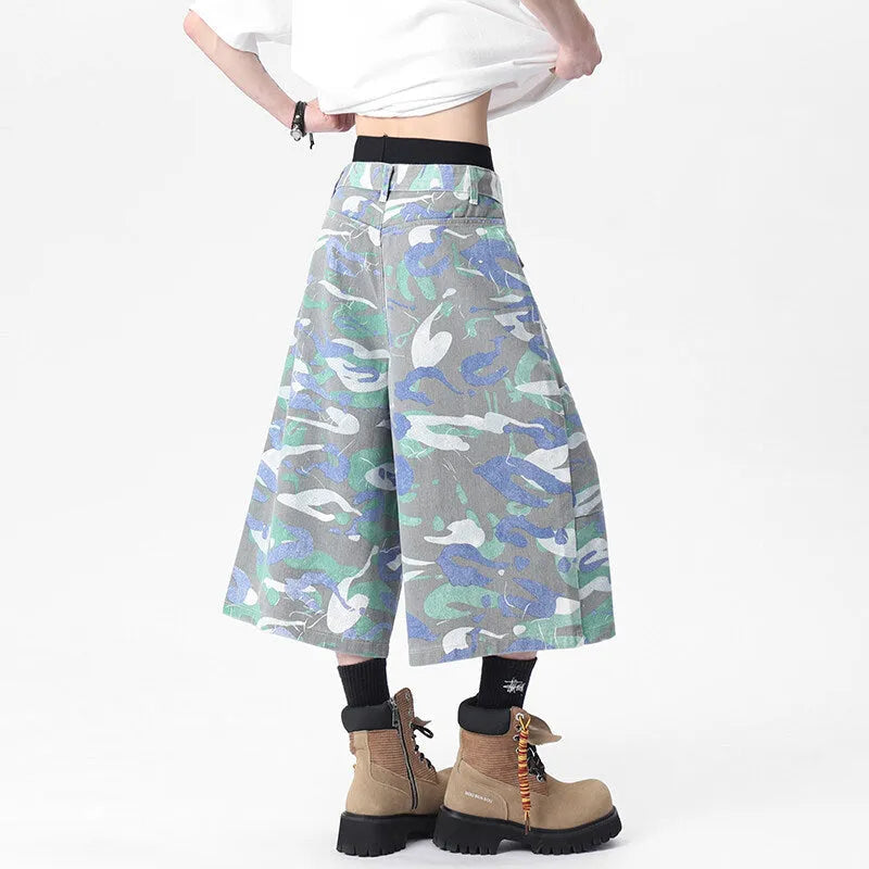 Men's camouflage colour denim cropped trousers with front pocket and zip fly closure