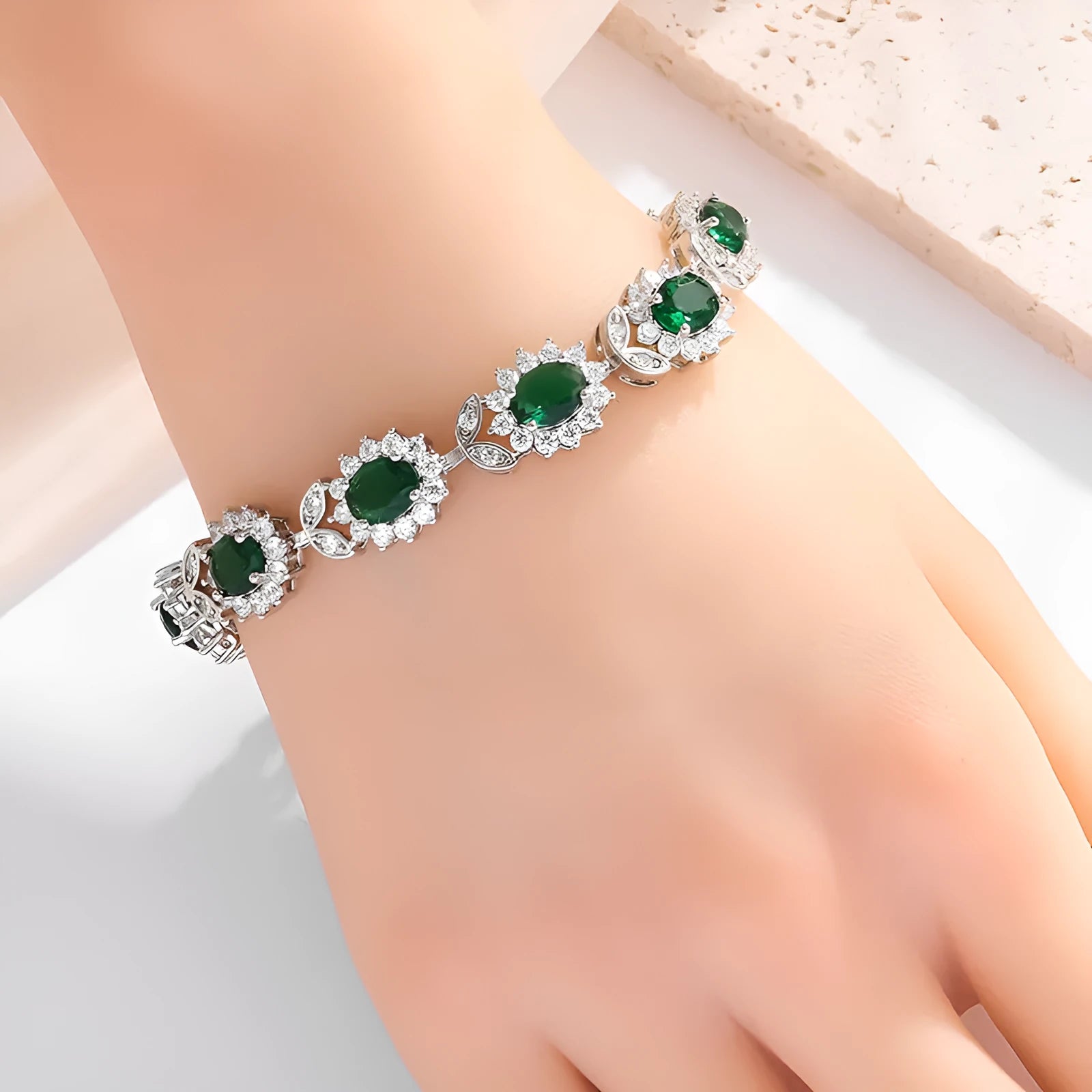 Simple women's zircon bracelet in environmentally friendly alloy with electroplating finish