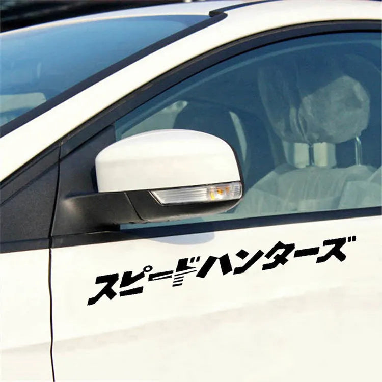 35x35cm square reflective Japanese-style car sticker on vehicle door in black or white.