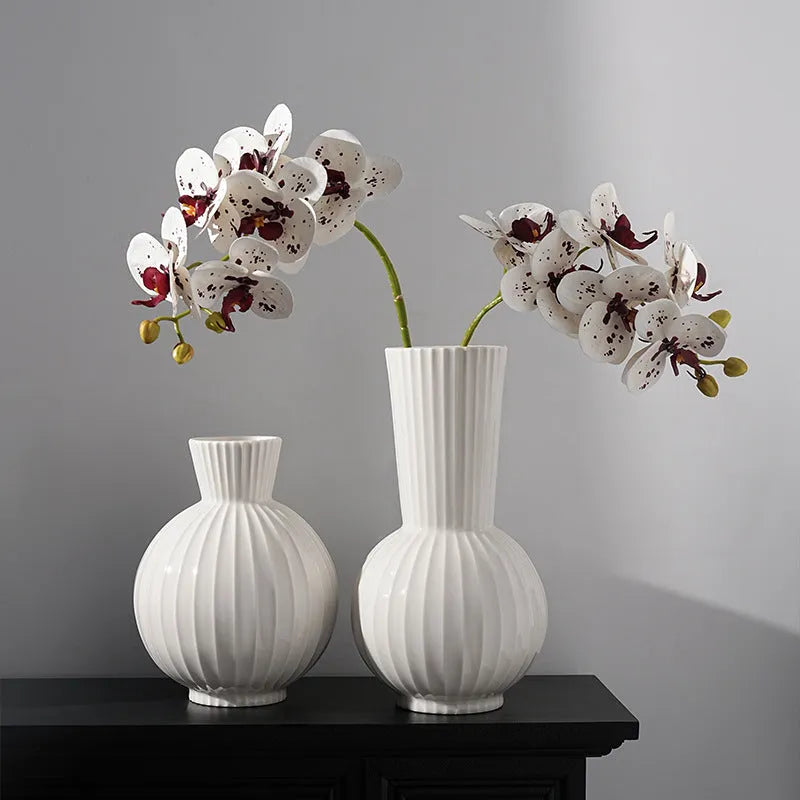 White ceramic ball-shaped vase with American striped patterns for living room table decoration