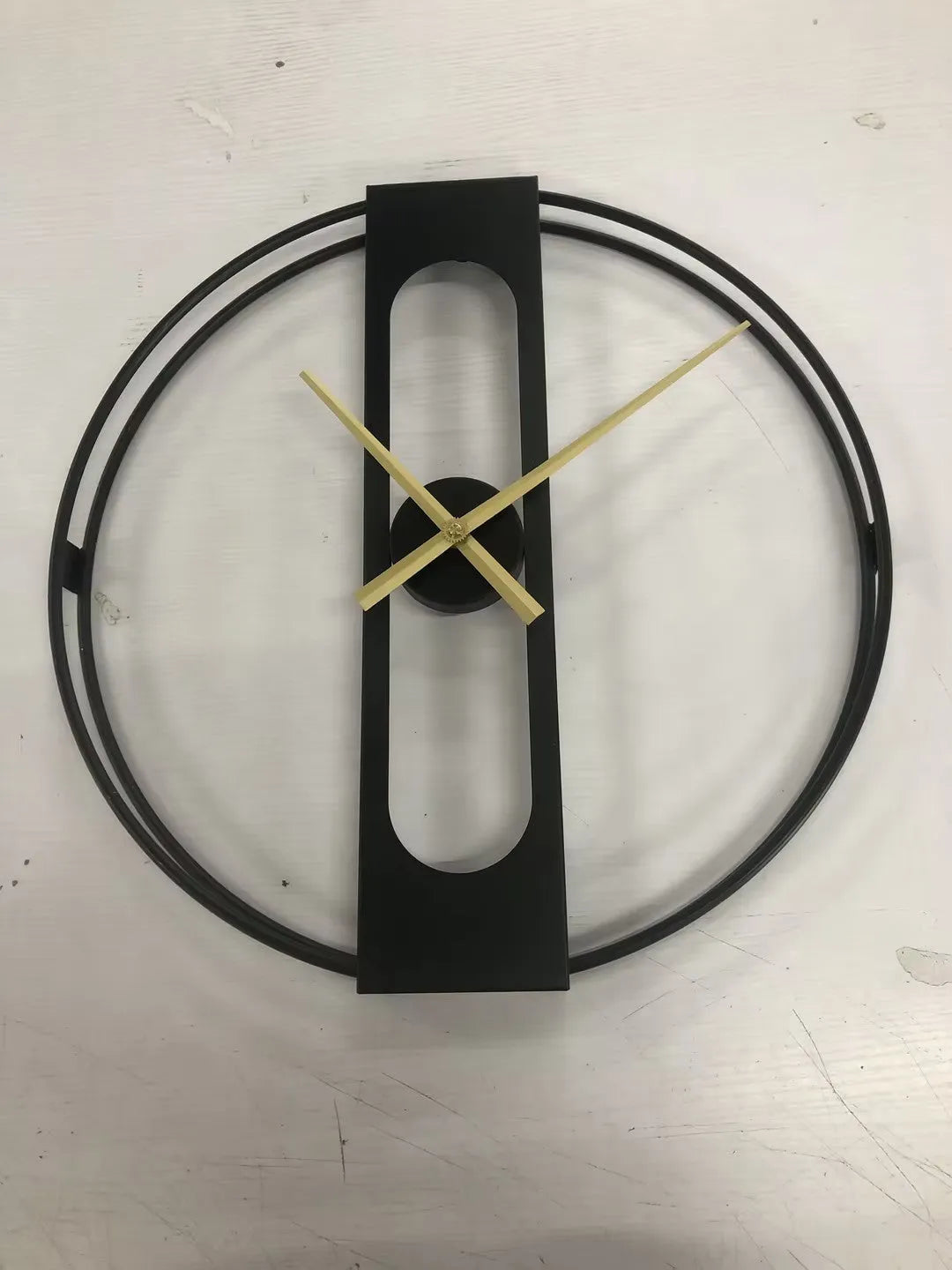 Round metal wall clock with 50cm diameter in black or gold colour option