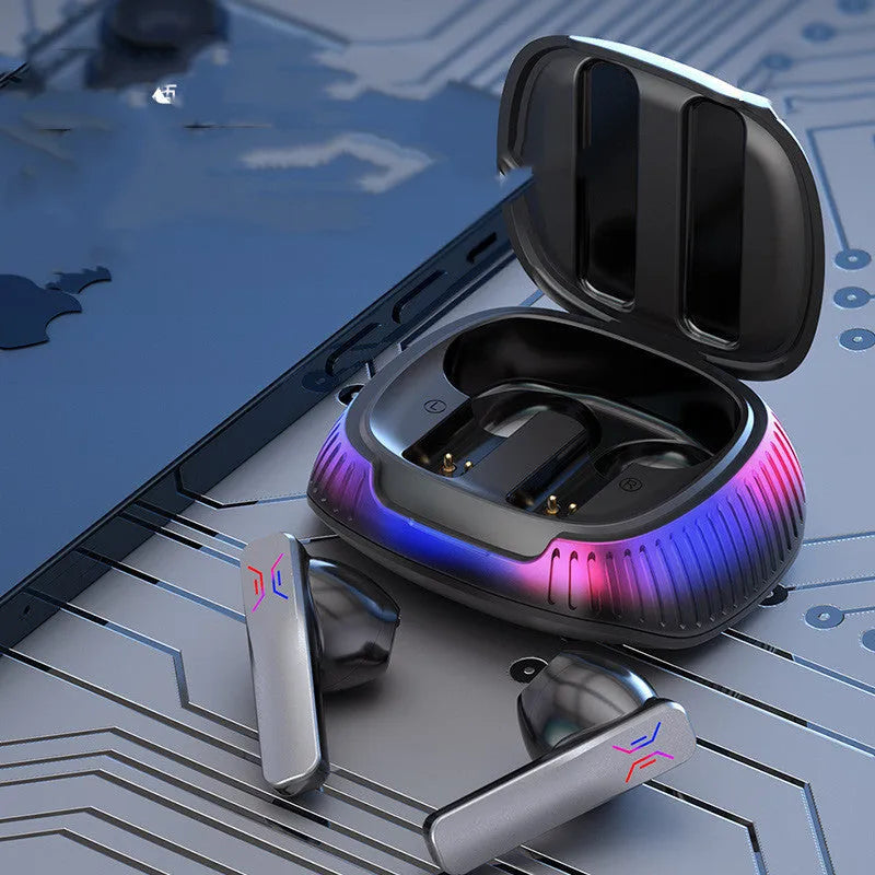 Hall Flashing wireless gaming earphones in black or white with charging cable