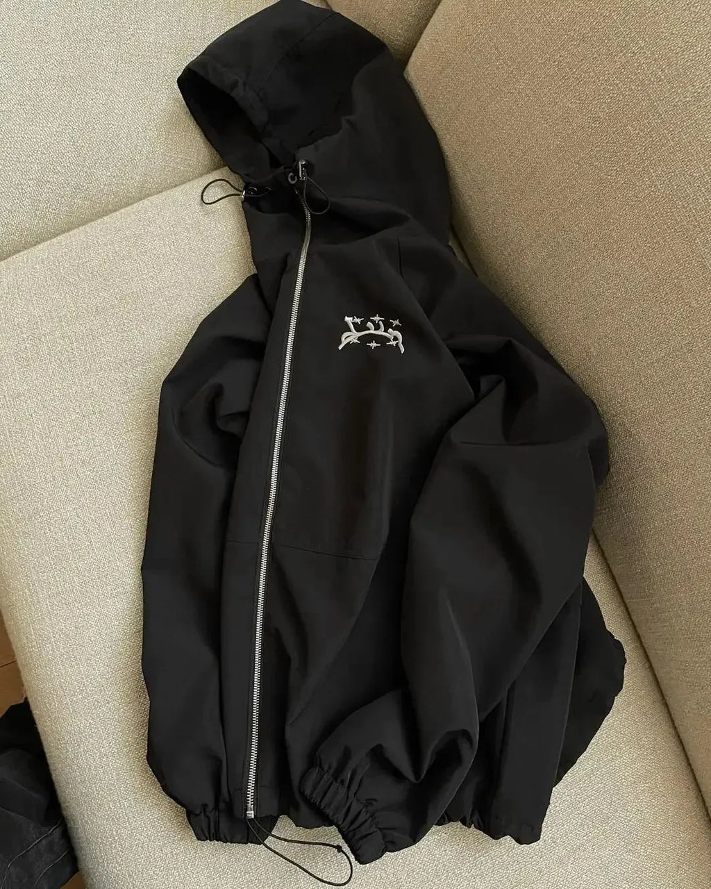 Men's grey loose fit hooded jacket with polyester construction for sun protection