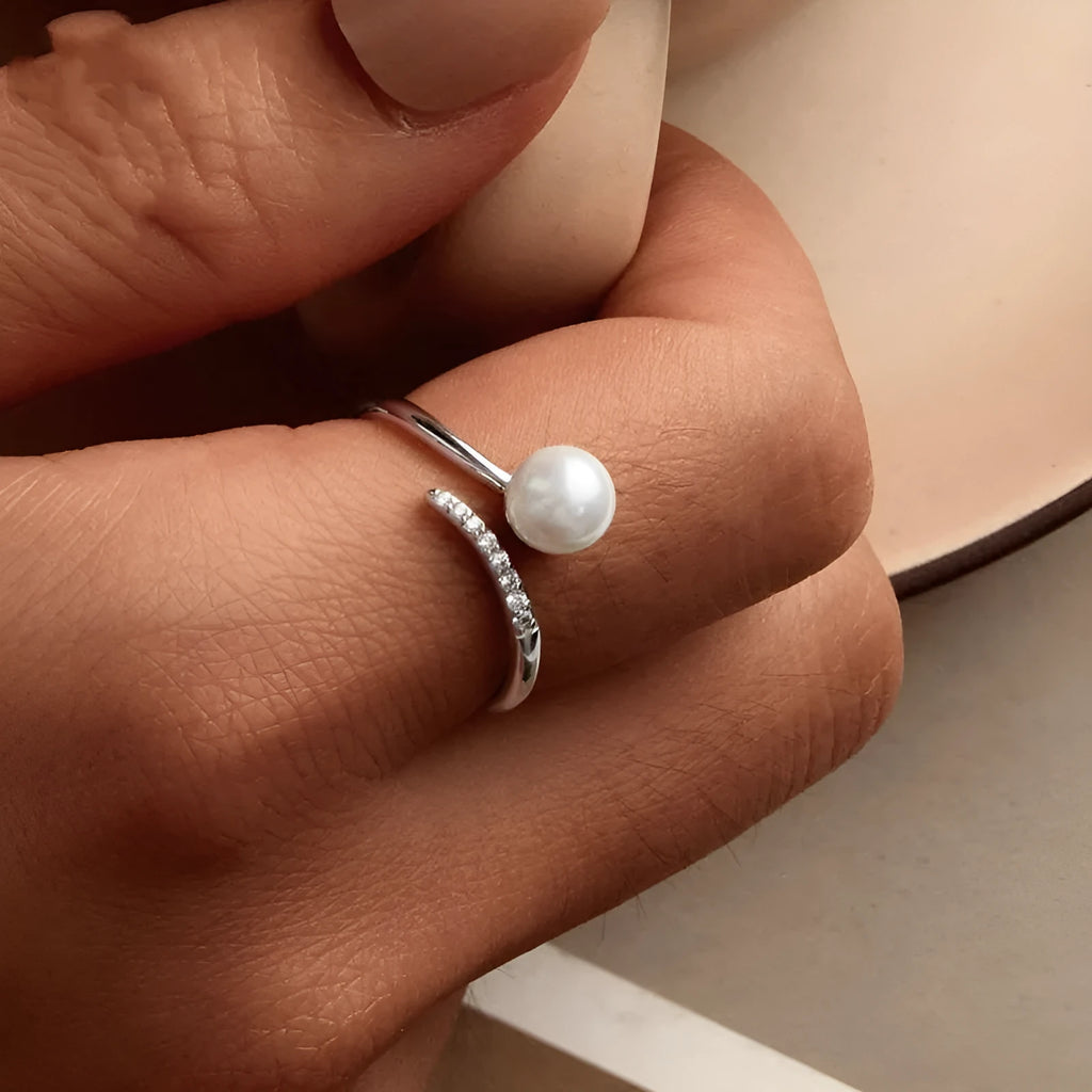 Adjustable S925 sterling silver ring with shell pearls design and open loop for flexible fit