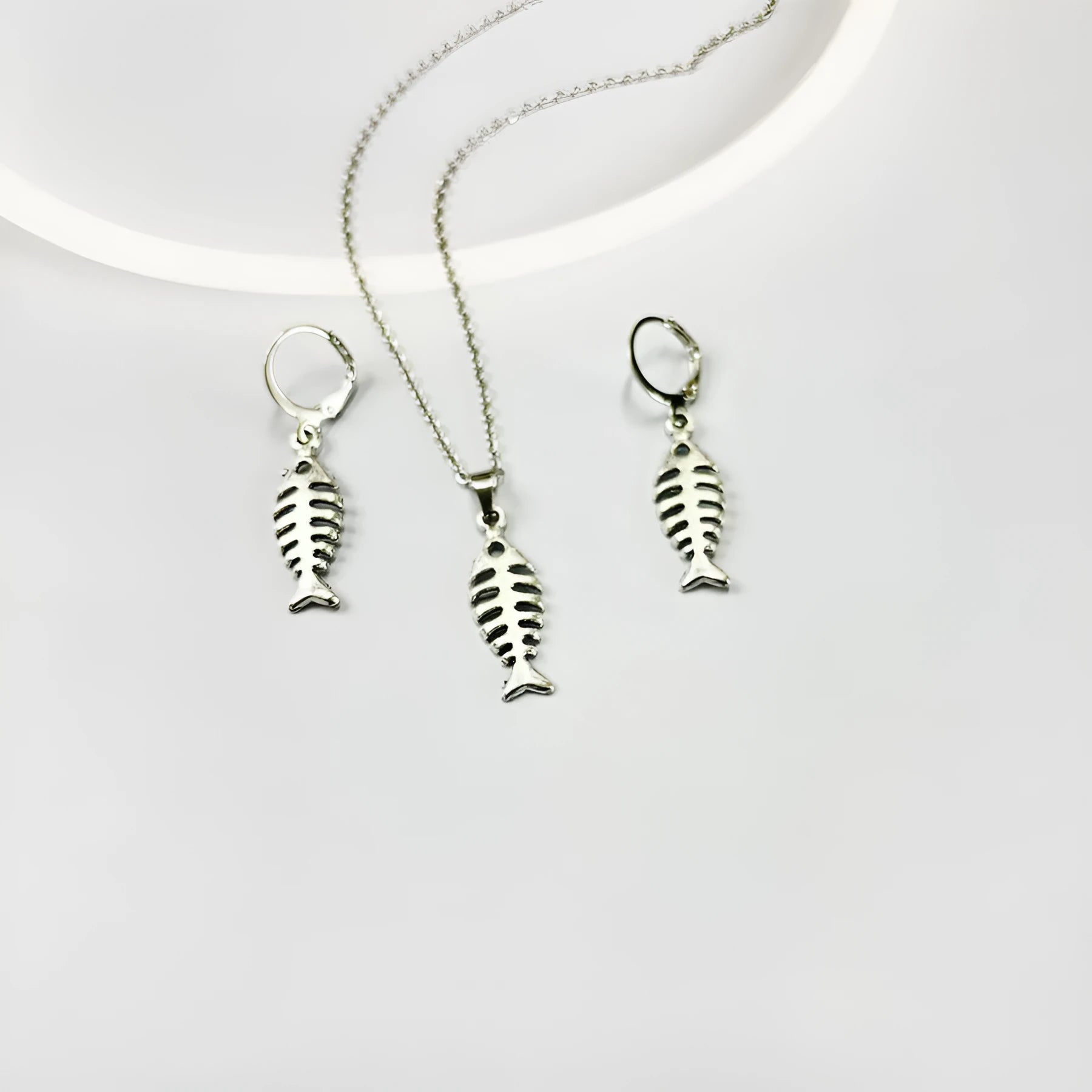 Retro fishbone pendant necklace and matching earrings set with adjustable chain