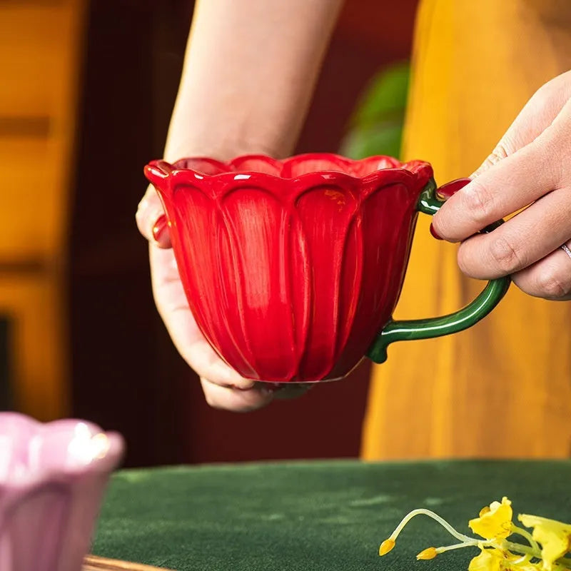 Ceramic breakfast cup with flower pattern, 500ml capacity in red or purple colour