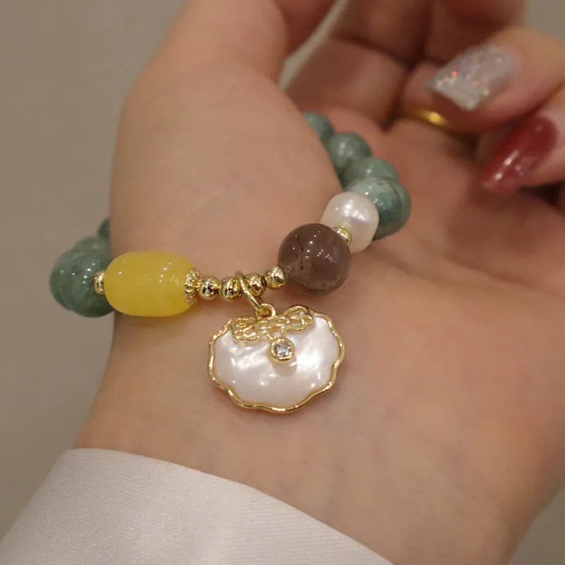 Green jade shell bracelet for women with adjustable design