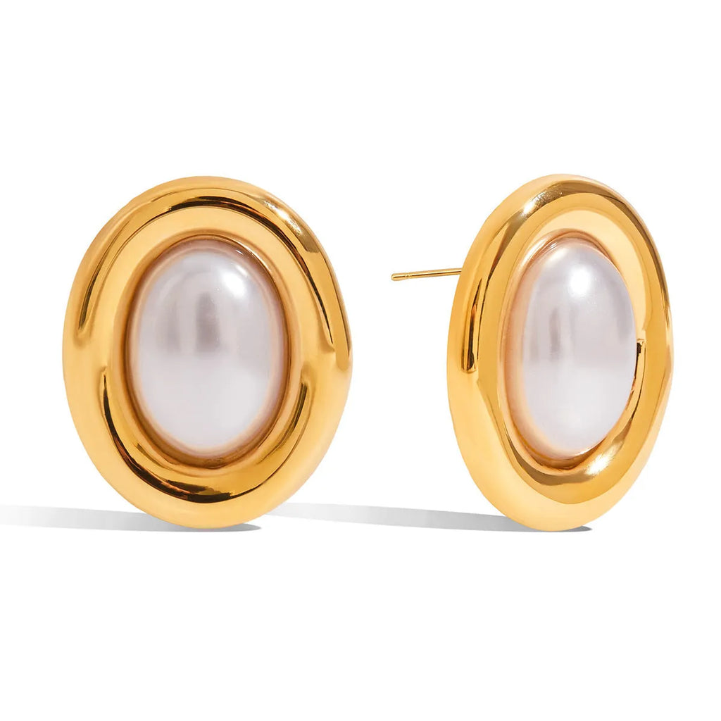 A pair of gold-colour stainless steel ear studs with a vintage pearl centre and butterfly clutch backs.