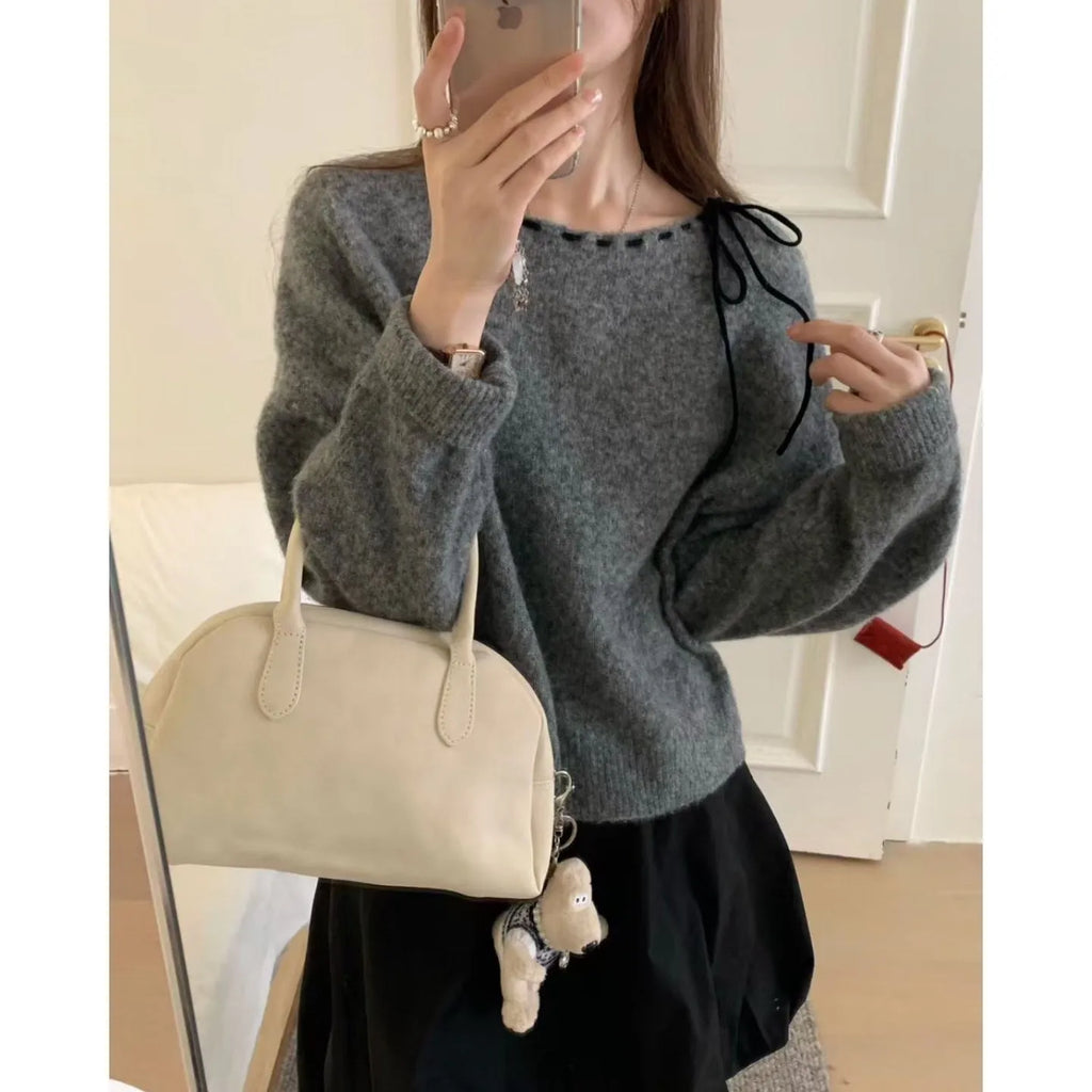 Grey loose-fitting V-neck women's knitwear pullover sweater