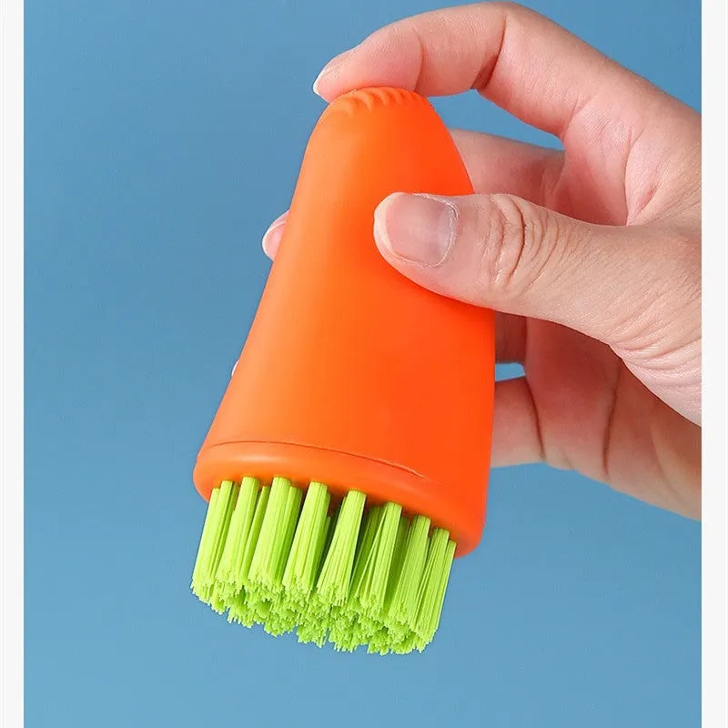 Carrot-shaped nylon kitchen cleaning brush in orange colour, 14.5cm length