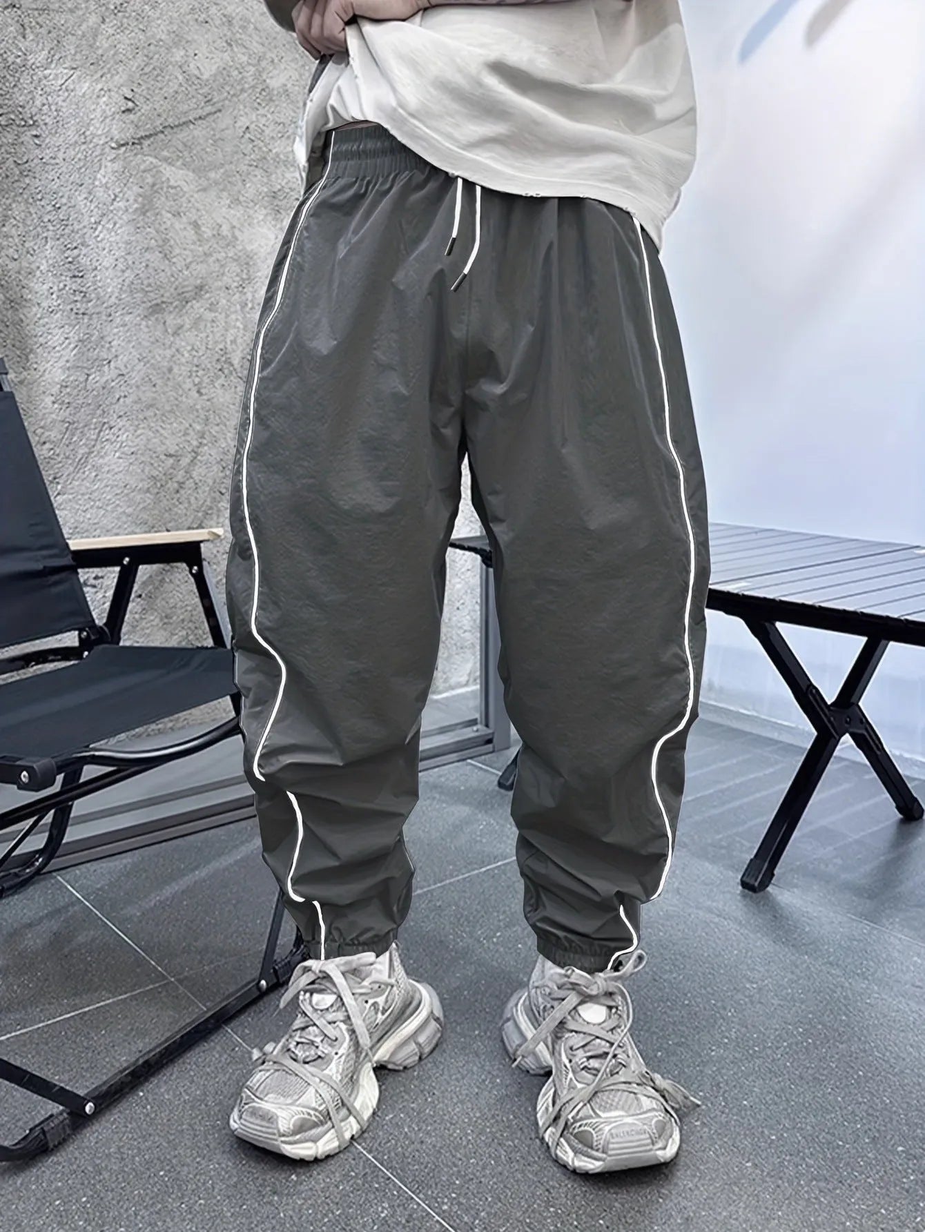 Men's casual sports trousers in bamboo fibre with cropped length and loose style fit