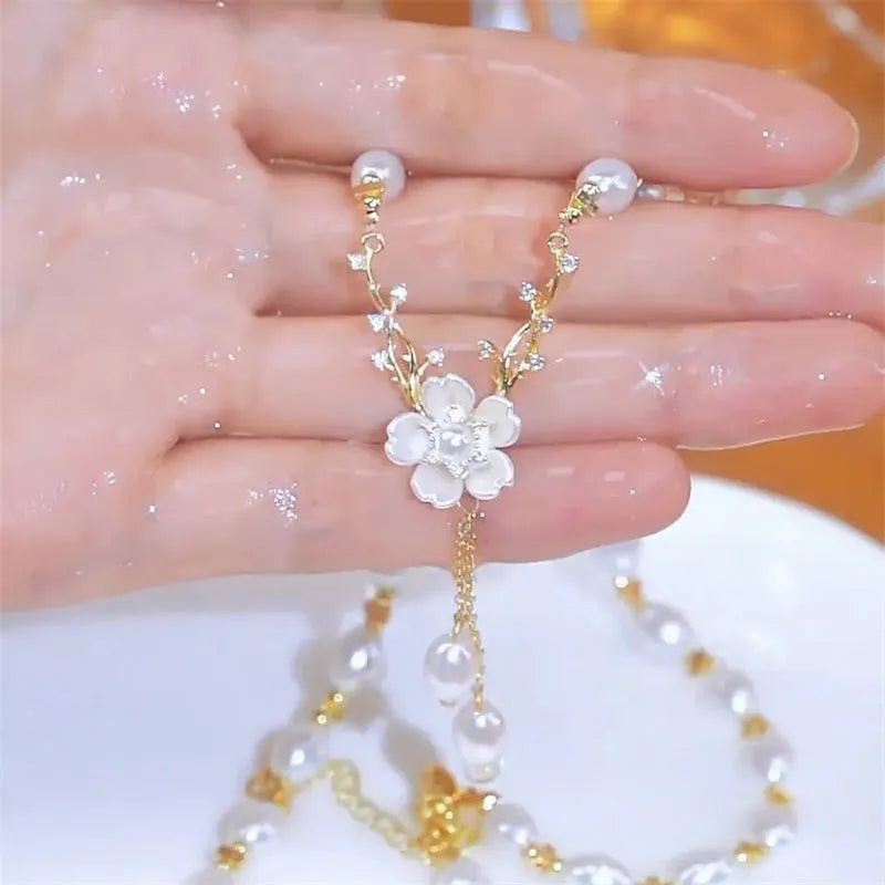 Pearl flower Q9 colour alloy fashion chain necklace with rose design elements for office wear
