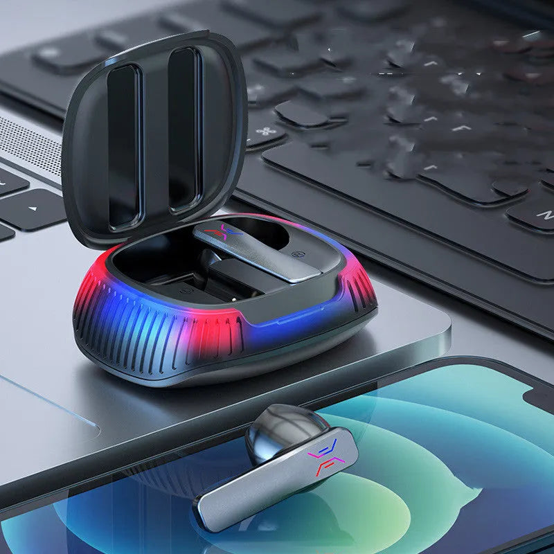 Hall Flashing wireless gaming earphones in black or white with charging cable